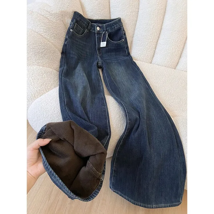 雪千羽深蓝色加绒微喇牛仔裤女小个子冬2025新款不贴腿宽松喇叭裤