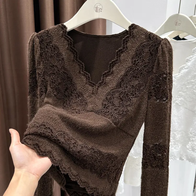 2025超好看咖色蕾丝打底衫加厚内搭设计感修身提花小衫收腰v领上