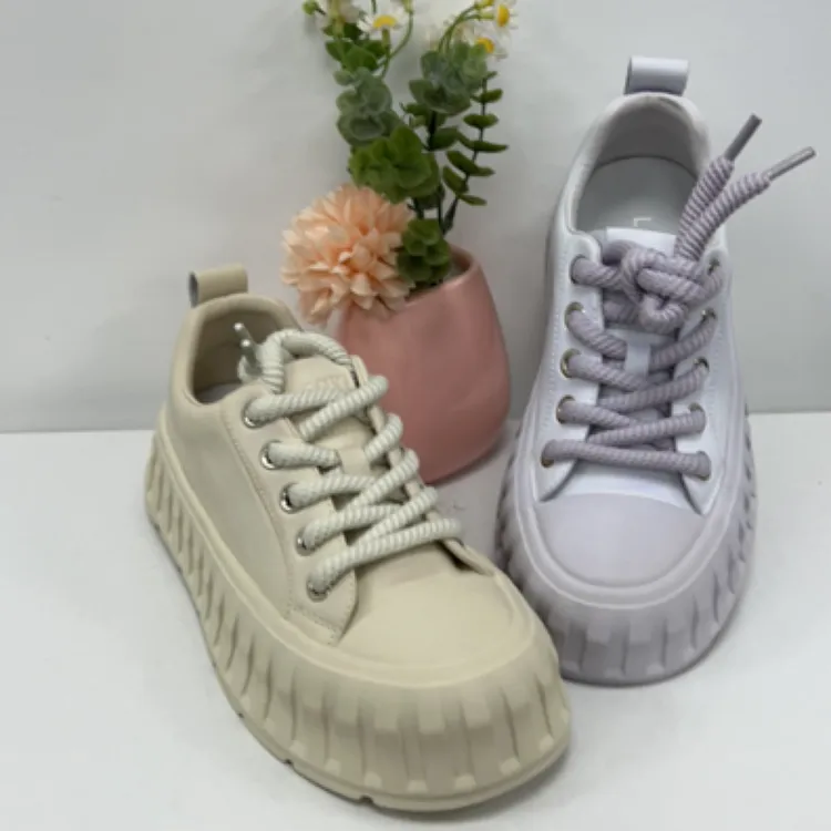 春季时尚低帮透气系带休闲真皮小白鞋网红百搭厚底板鞋饼干鞋