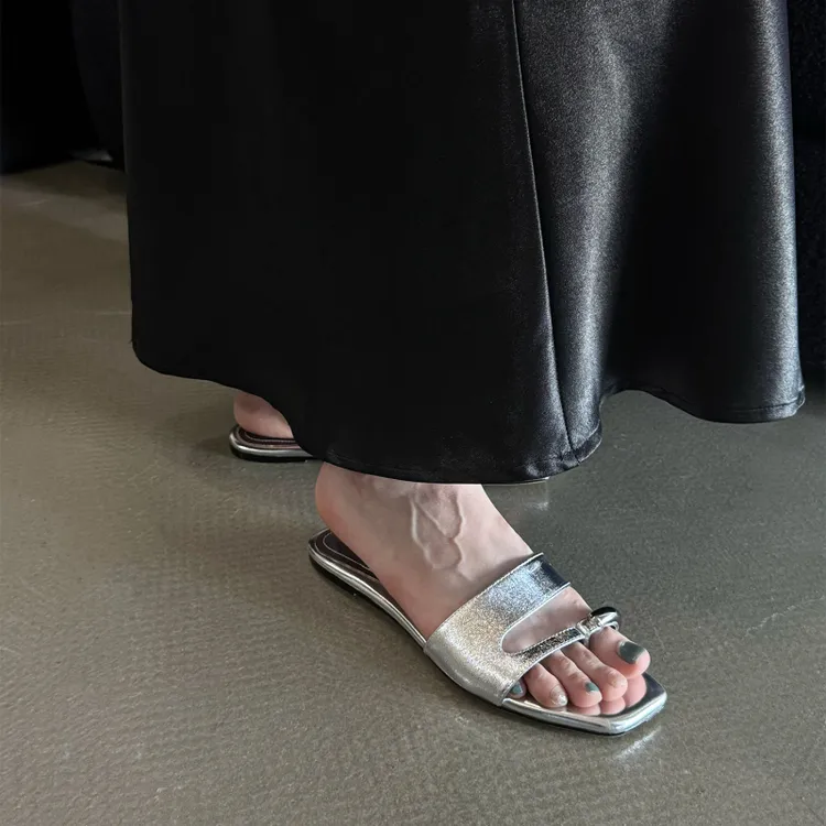 【XiGuo】2cm 休闲风金属扣分趾凉拖鞋女百搭性感露趾平底拖鞋