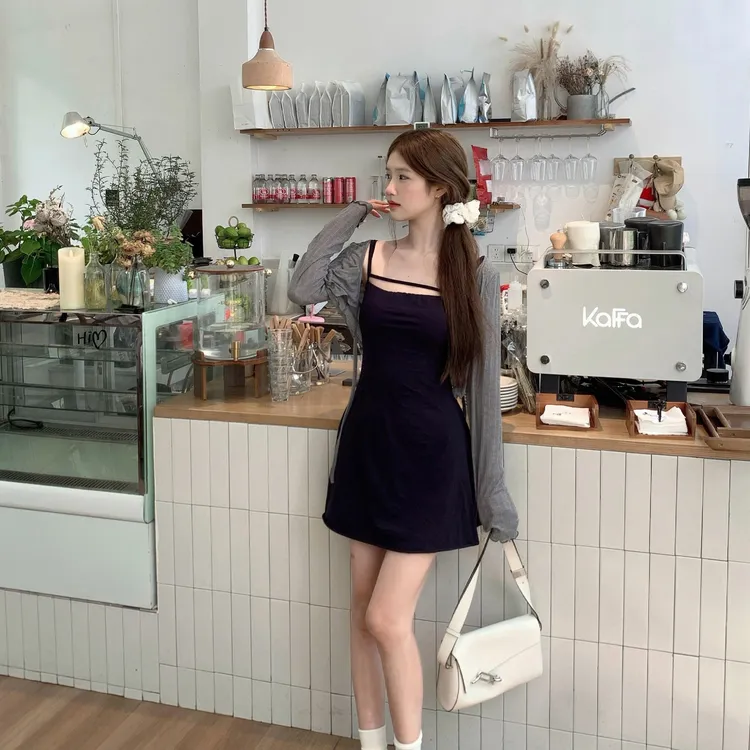 纯欲风辣妹性感吊带连衣裙短裙女2025夏季灰色防晒长袖开衫两件套