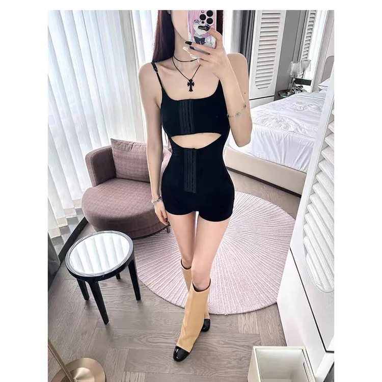 2025春季新款设计感小众修身紧身包臀显瘦辣妹性感黑色镂空连体裤