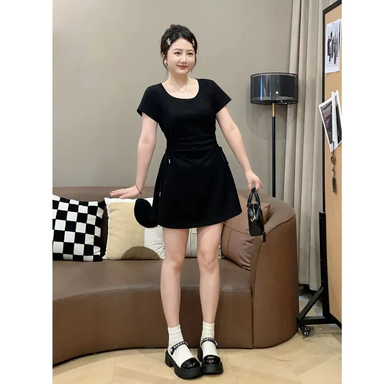 大萌萌 气质通勤绑绳收腰小黑裙夏季微胖显瘦A字连衣裙P225Q11598