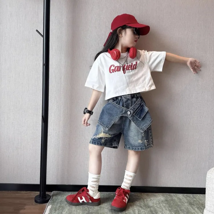 夏季女童马鞍设计牛仔中裤套装2025新款潮酷儿童短款宽松短袖T恤