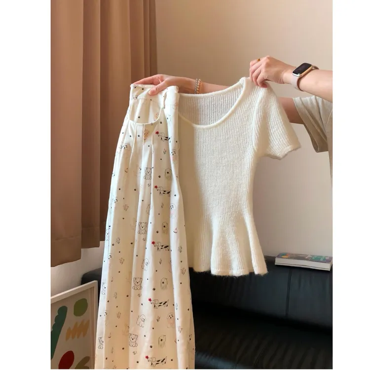 2025超火夏装一整套轻奢高级感奶呼呼白色上衣印花休闲裤套装裤女