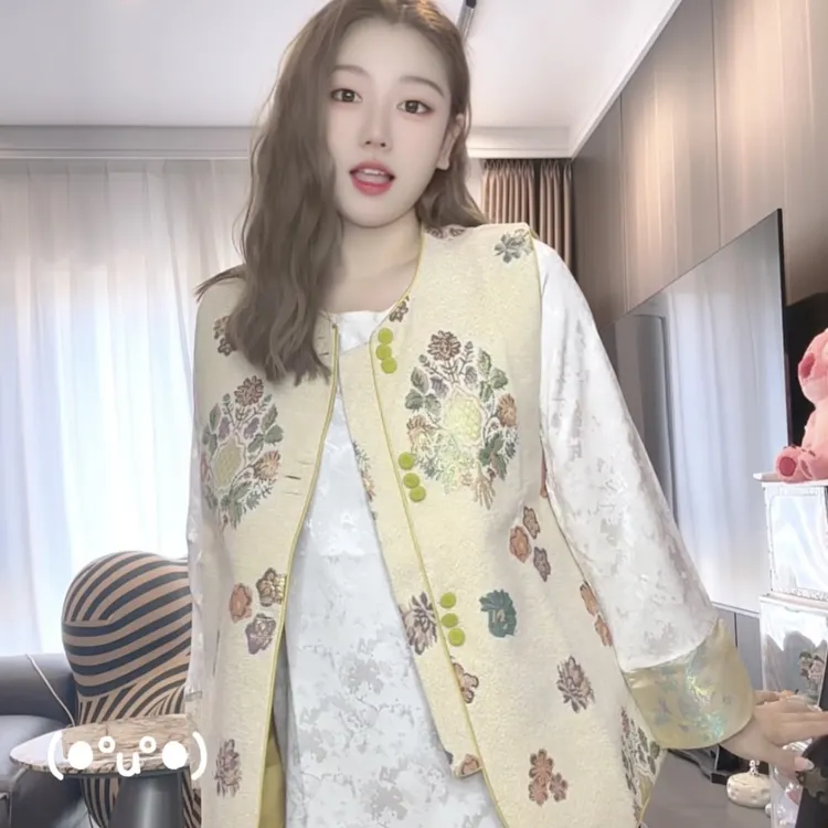 「68028」新中式国风提花绣马甲气质上衣女装宽松减龄气质小香民族