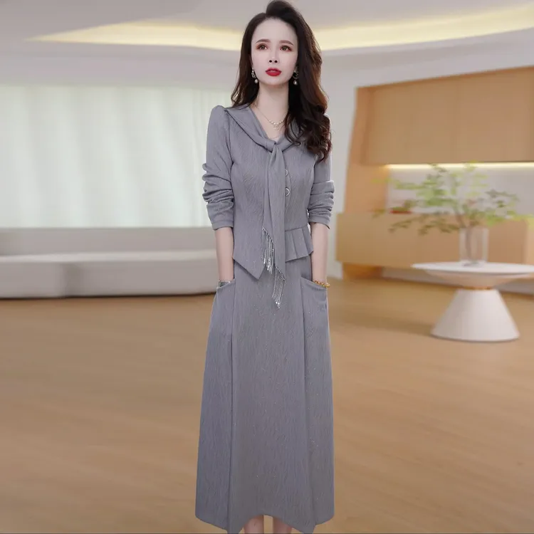 高端轻奢套装连衣裙女2025年新款秋季妈妈装气质显瘦半身裙两件套