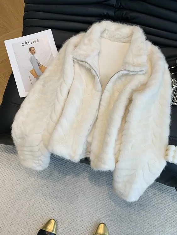 高级感皮毛一体高级感气质小众女装2025秋冬新款翻领毛茸外套短款