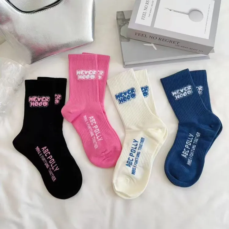 秋冬新品 女士东大门韩版中高筒精梳棉潮袜  款式随机发