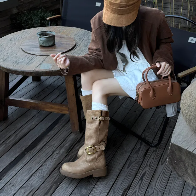 小发喵「H家经典高奢私定搭扣中筒靴｜漫步都市 塑就摩登奢感气场」