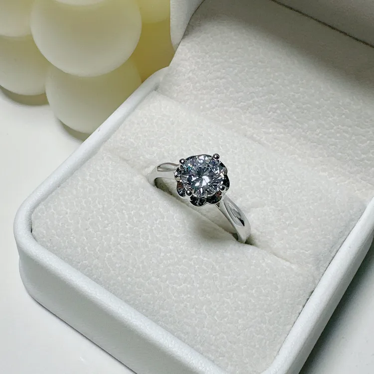 925银戒指 高定款【花蕾】银镀金戒指培育钻莫桑钻戒50分-1克拉钻戒