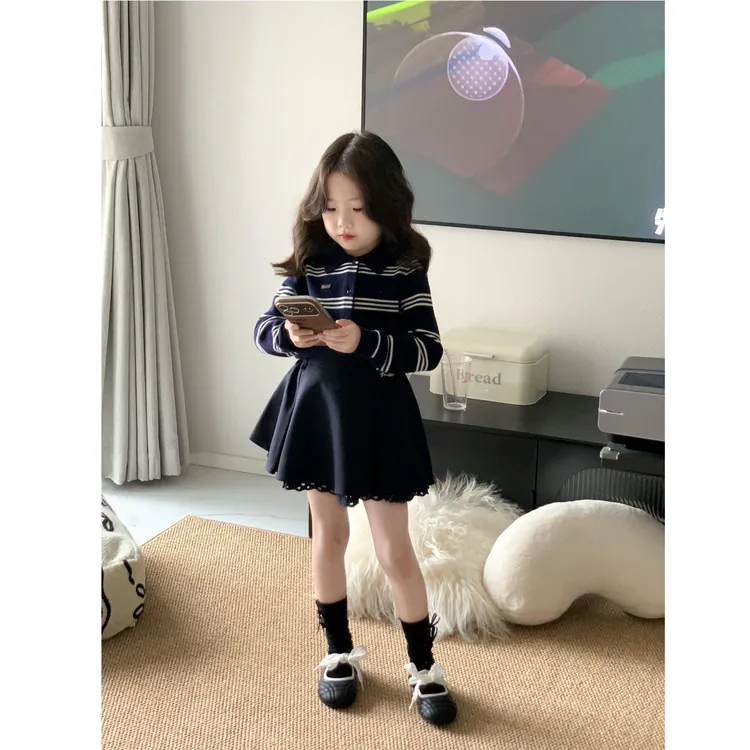 壹妈韩版童装女童早秋穿搭套装洋气儿童条纹针织polo领毛衣半身裙