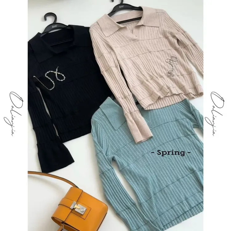 晶咕佳佳【独特V领坑条打底衫显瘦长袖时尚百搭翻领气质