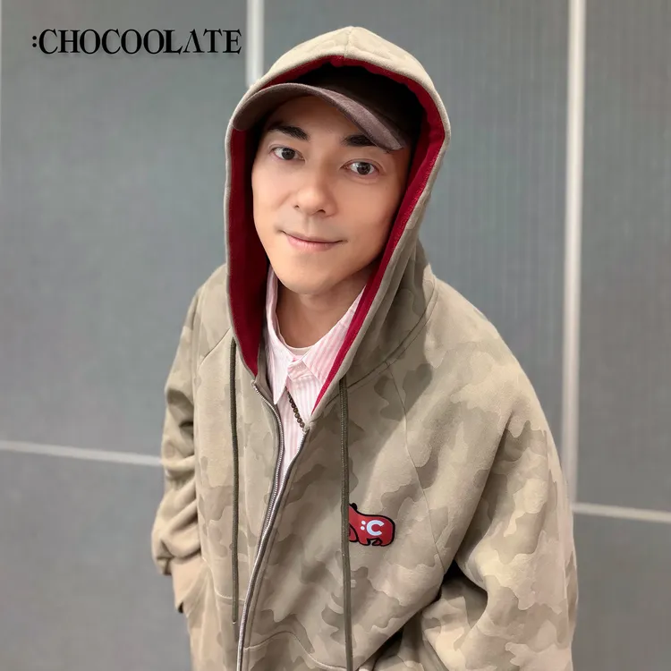 it：CHOCOOLATE迷彩撞色加绒连帽卫衣外套6163-1406398