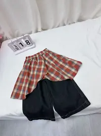 红格子屁帘黑色牛仔裤