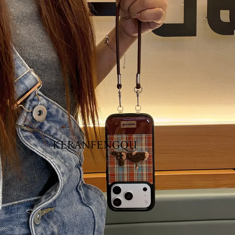 复古滴胶酒红格纹适用苹果17promax潮牌16防摔15女款手机保护壳