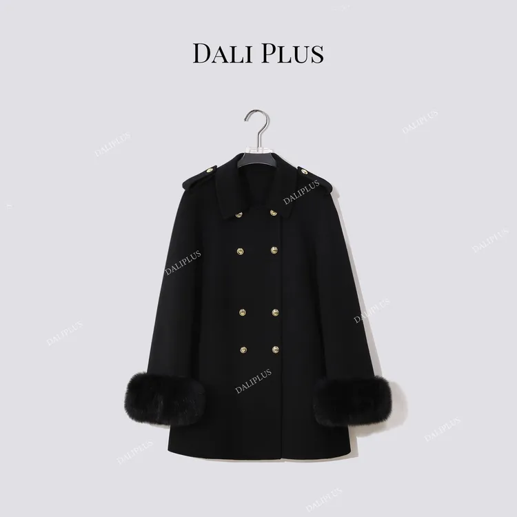 DALI PLUS"30羊绒+澳毛+狐狸毛"双肩章黑金双排扣呢大衣-D5CH5203