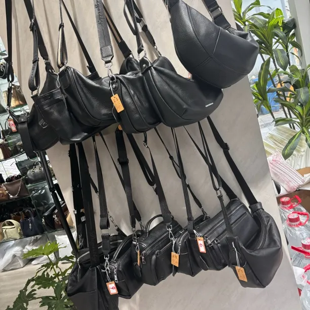 【铂金时袋】全黑牛皮斜挎休闲女包百搭韩系