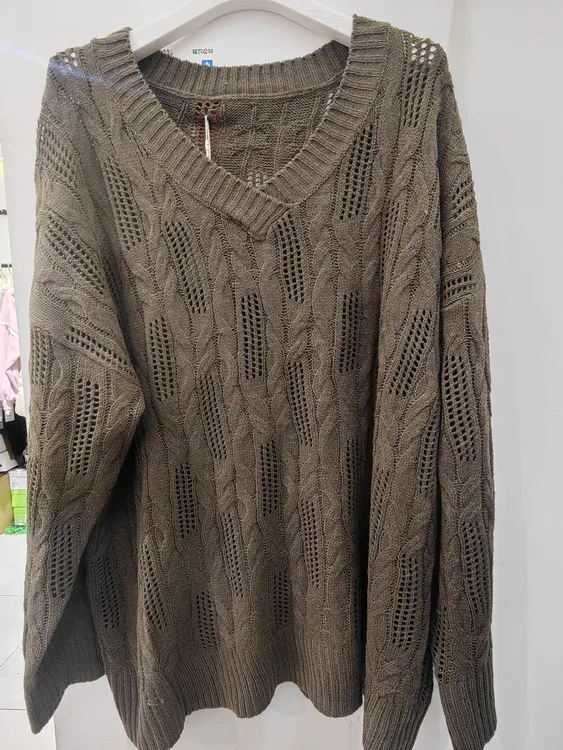 镂空V领针织套头上衣