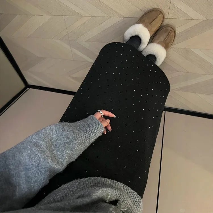 黑色烫钻半身裙女2026新款大码胖mm遮肚显瘦高腰漂亮独特细闪长裙