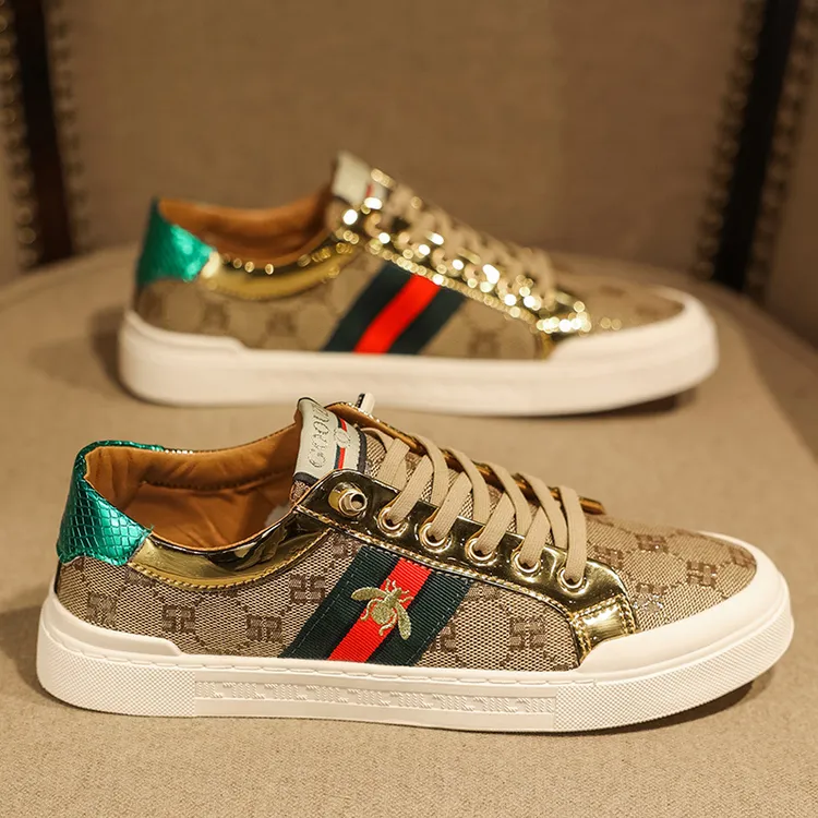 春季男鞋新款轻奢潮牌刺绣小蜜蜂帆布脏脏鞋男百搭潮流板鞋休闲