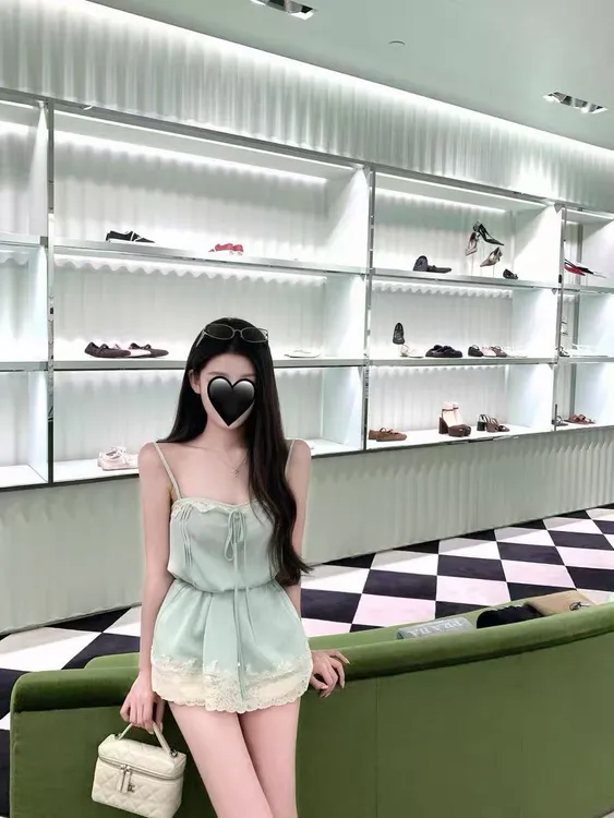 薄荷之夏 清凉感抽绳蕾丝吊带连衣裙女夏季气质时尚收腰显瘦短裙