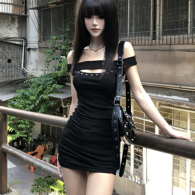 iqcq气球熊夏季纯欲风黑色一字肩抹胸镂空收腰修身显瘦包臀连衣裙