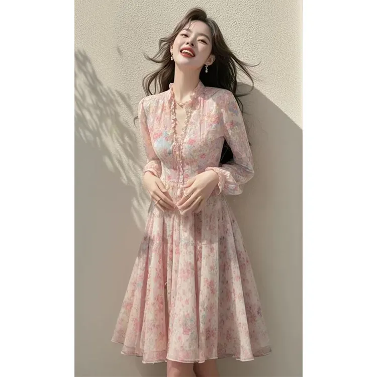高级感温柔风粉色碎花连衣裙女2025年春季新款气质收腰中长款裙子
