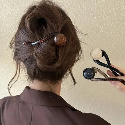 简约咖色珍珠一字抓夹女2025新款高级感扭扭发夹后脑勺鲨鱼夹发饰
