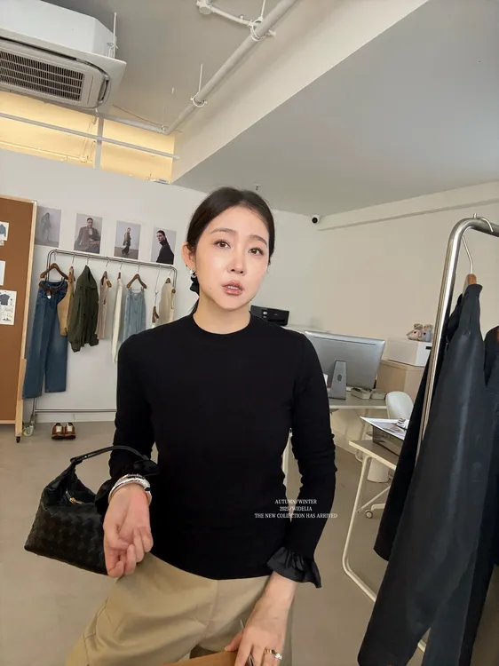 widelia春季设计感花边喇叭袖内搭长袖T恤女打底衫上衣7056