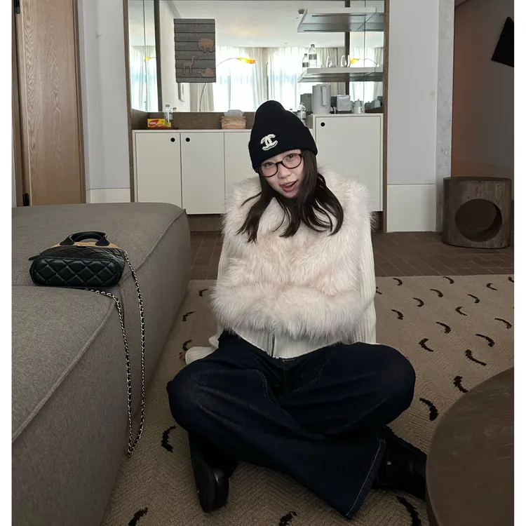 Our2【氛围感毛毛】秋冬设计款拼接针织毛毛一体外套【X5917】