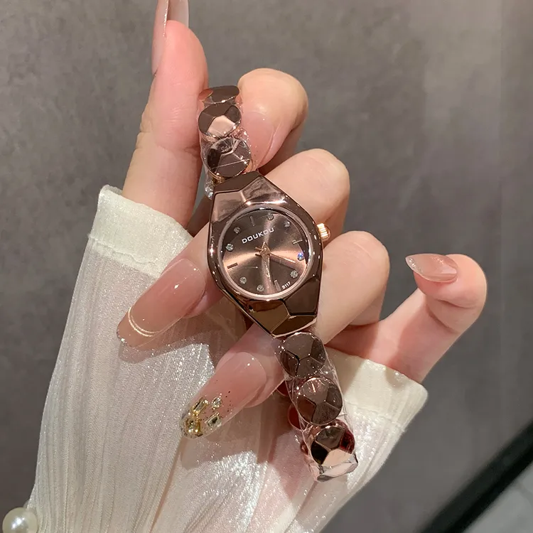 女士手表新款时尚轻奢小众女款高级感精致小巧简约气质手链石英表