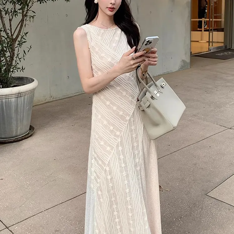 2025夏季新米色蕾丝拼接立体条绒无袖连衣裙女修身气质A字长裙子