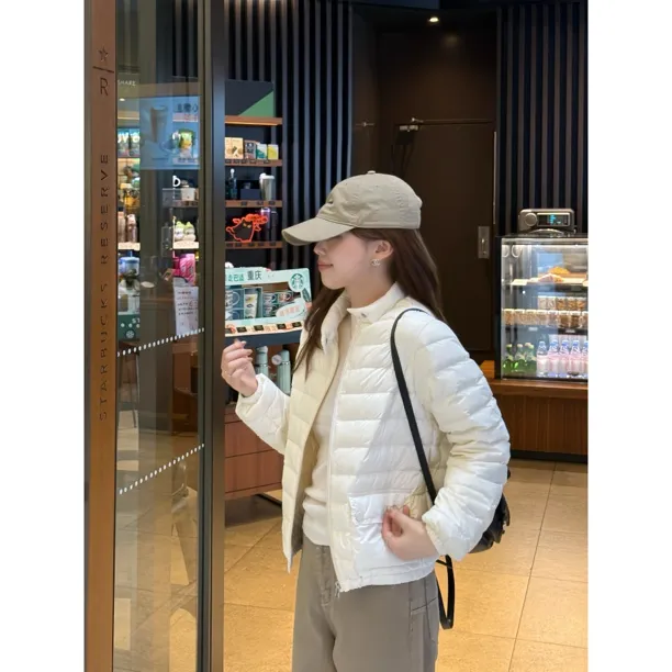 【胶囊羽绒】MEGANLE 冬季轻薄短款立领修身鹅绒羽绒服2025243