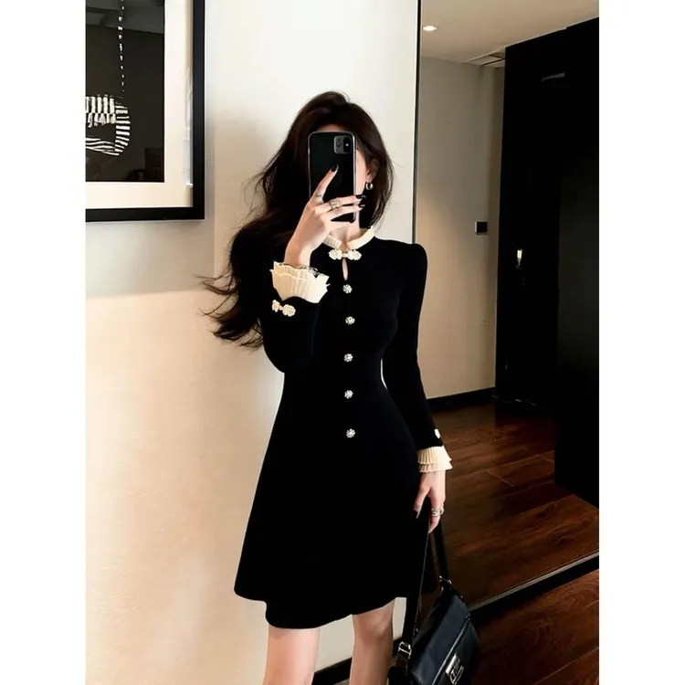 Z261气质富家千金风盘扣收腰修身拼接喇叭袖甜美减龄秋冬连衣裙女