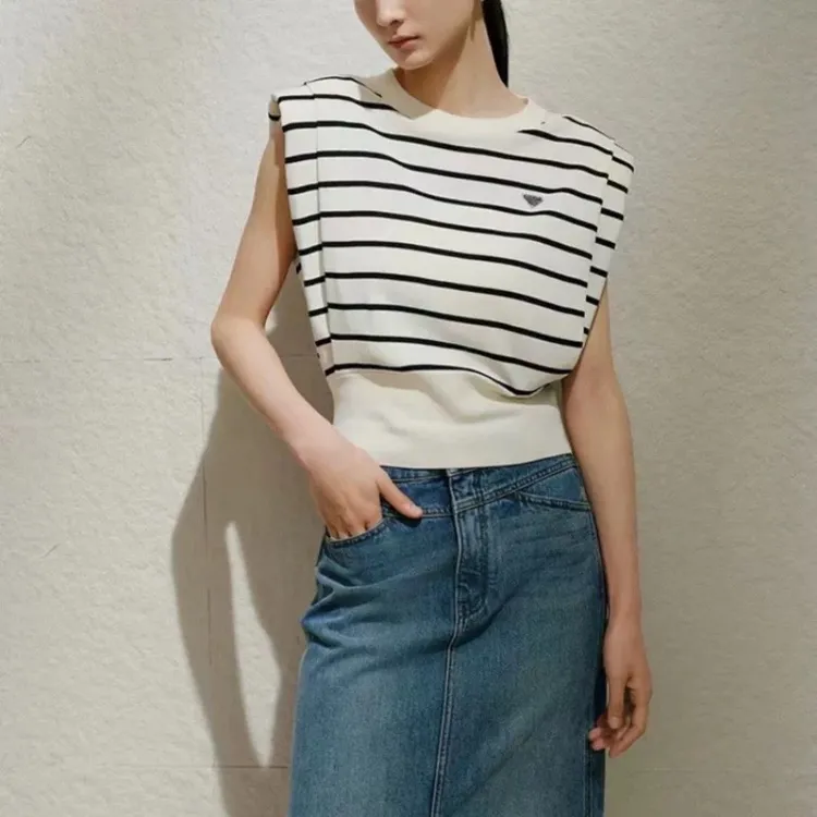 艾诺丝商场同款2025夏新款圆领显瘦条纹无袖针织衫上衣女40438130