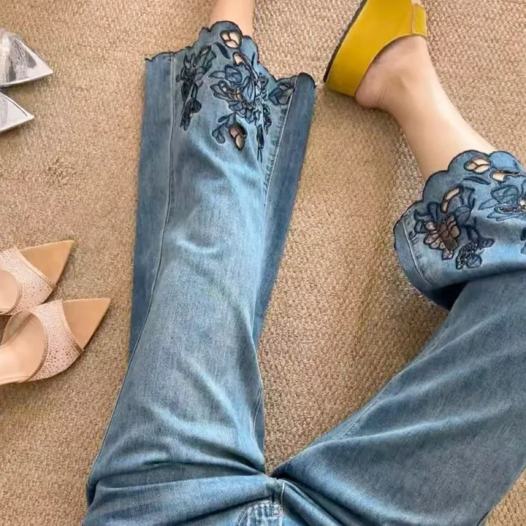 肉肉家*大码高腰高弹刺绣微喇牛仔裤