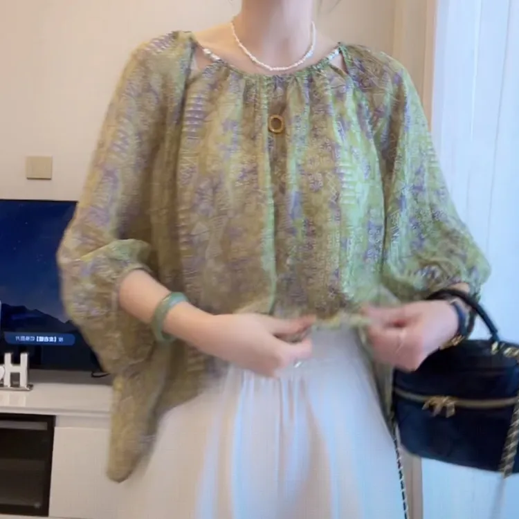 温柔减龄锁骨钉珠系带上衣女2025夏季新款气质显瘦时尚通勤上衣