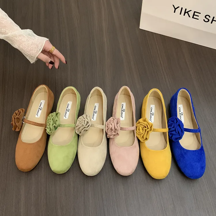 法式温柔配裙子玛丽珍鞋复古绒面玫瑰花小众奶奶百搭新款轻奢女鞋