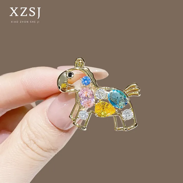 铜锆石胸针 手工镶嵌水晶小马驹胸花女新款大衣轻奢高档别针配饰