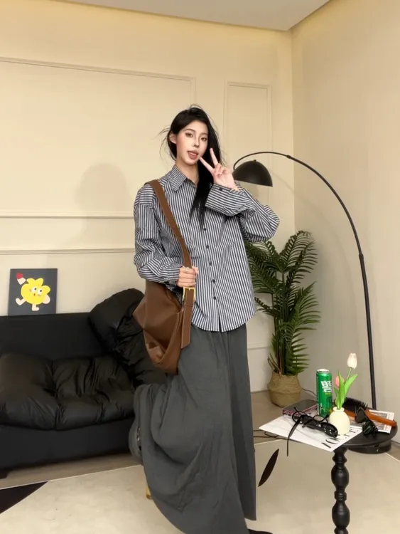 开春穿搭一整套高级设计感条纹长袖衬衫上衣女百搭灰色半身裙套装