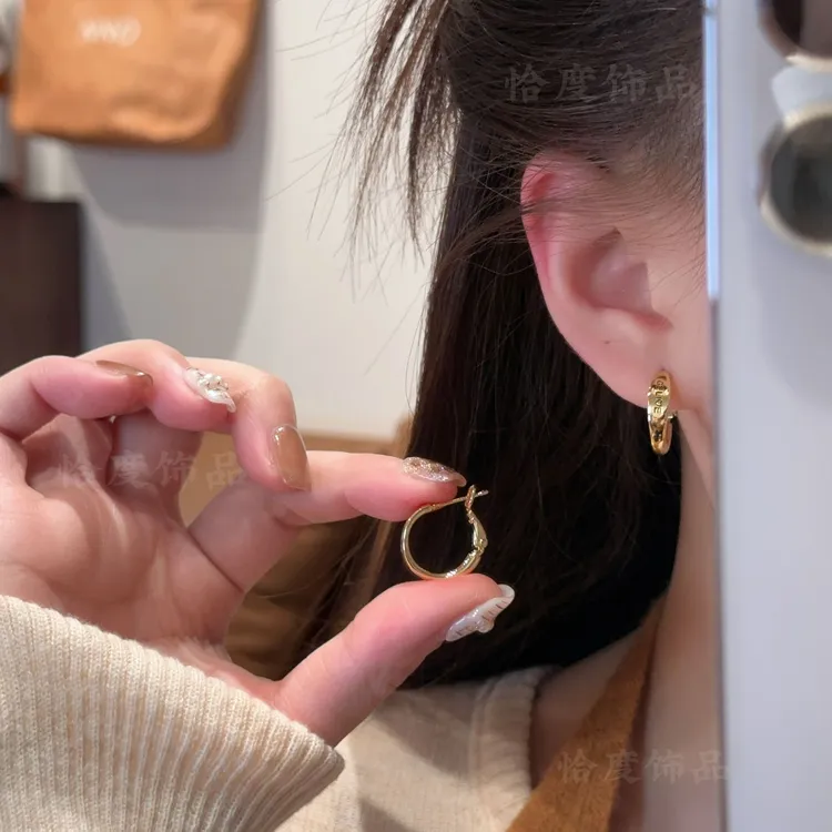 【恰度】金色简约字母素圈耳扣轻奢百搭