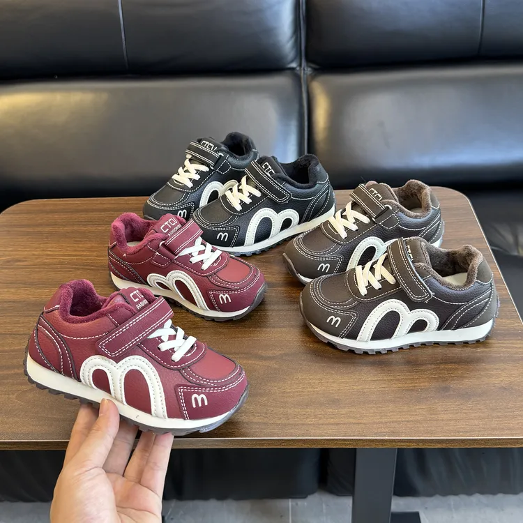 儿童加绒德训鞋2025秋冬新款女童运动鞋轻便防滑男童休闲板鞋百搭