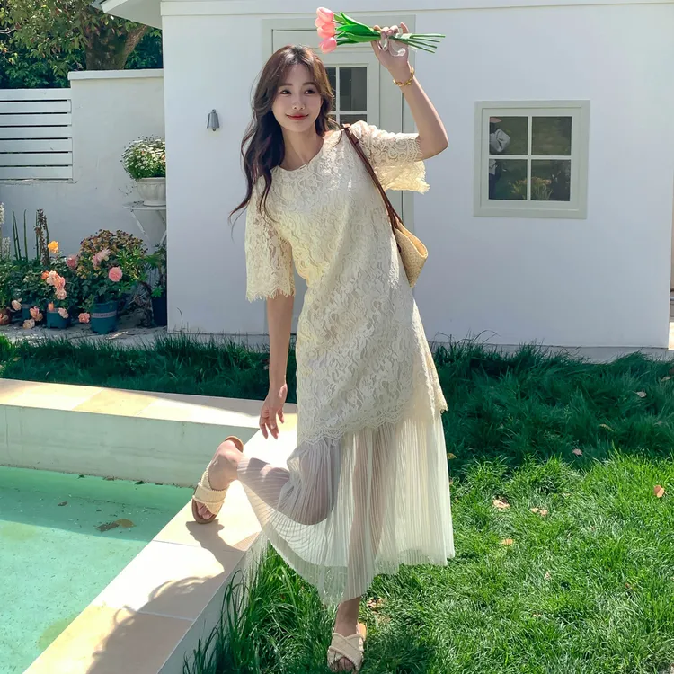 长裙法式夏季九寨沟拍照连衣裙显瘦旗袍艺术流浪风蕾丝气质白色