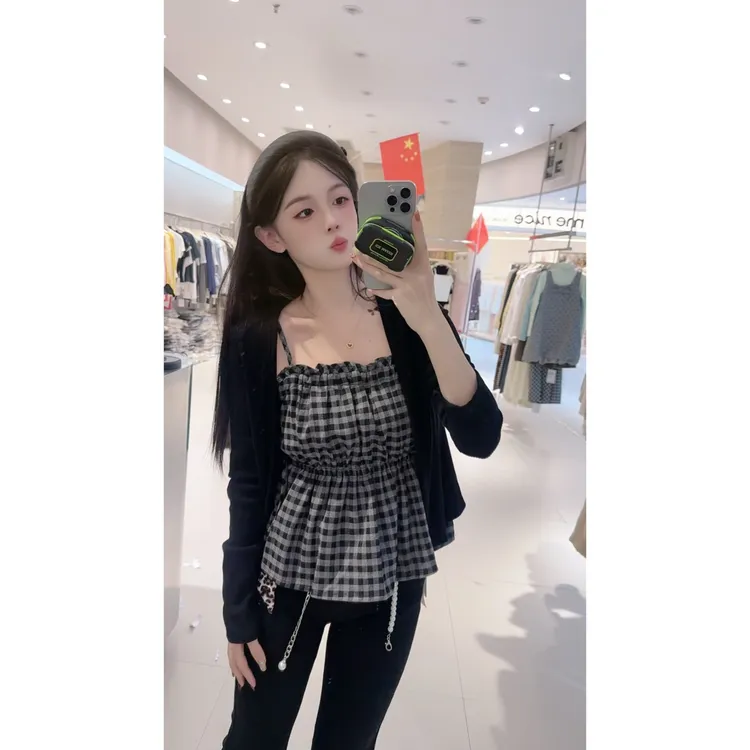 25446吊带格子两件套上衣