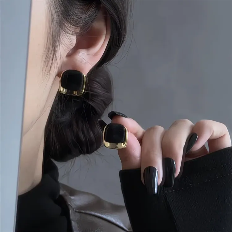 铜合金耳饰 轻奢设计黑金方形耳钉女高级感几何耳环时尚百搭耳饰