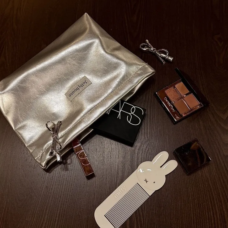 洋气小众高级感银色化妆包收纳包大容量便携洗漱包整理袋小包FH