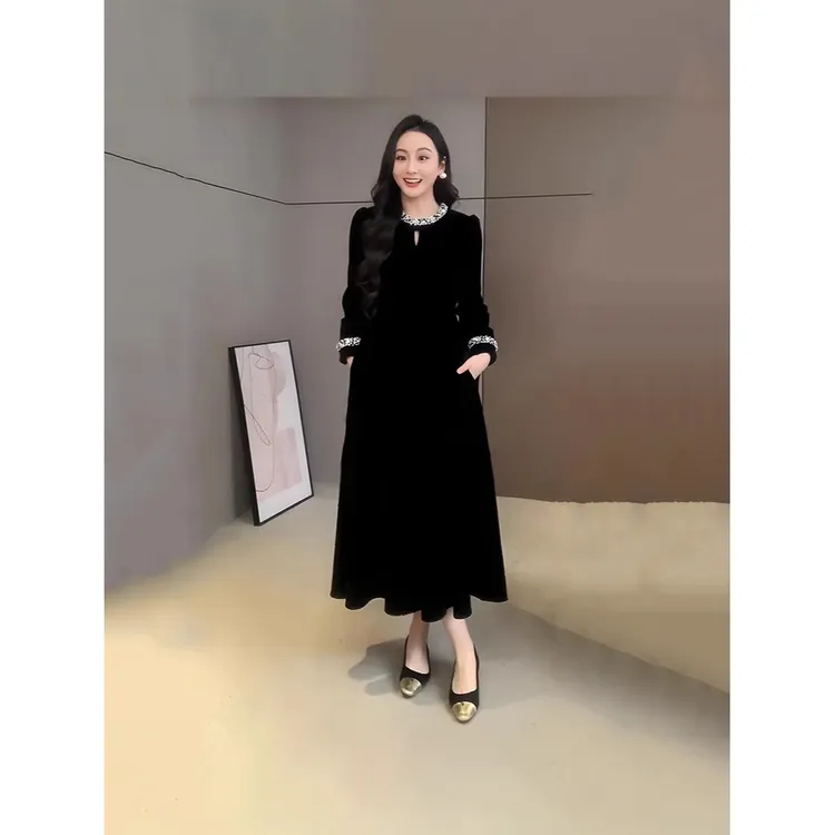 2025年新款大码法式打底丝绒连衣裙女秋胖时尚收腰遮胯显瘦礼服
