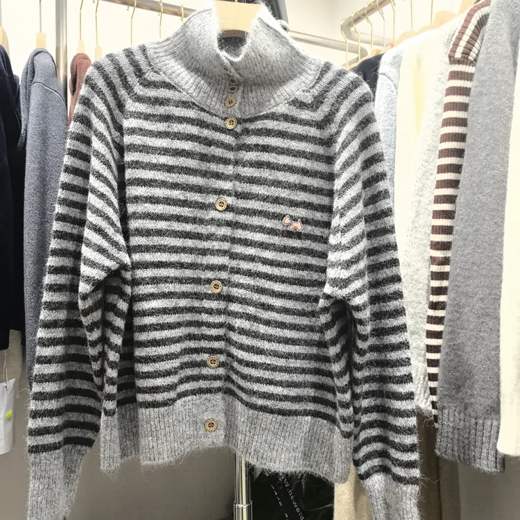 常规长袖针织保暖开衫款彩虹毛衣网红宽松女装气质