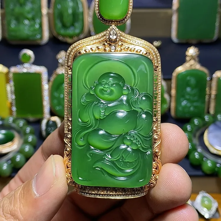 【玉人生珠宝】官方正品精品和田玉俄碧冰底荧光阳绿18K弥乐佛吊坠